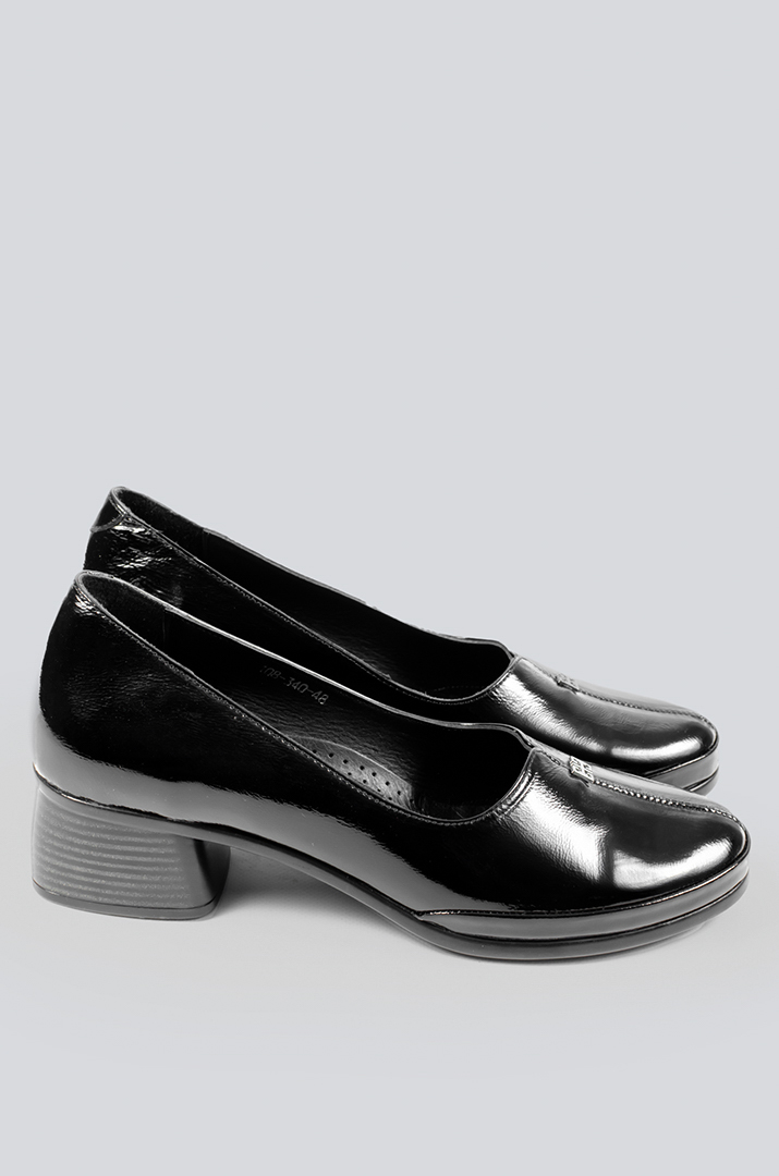 Туфлі чорні лакові на підборах великих розмірів