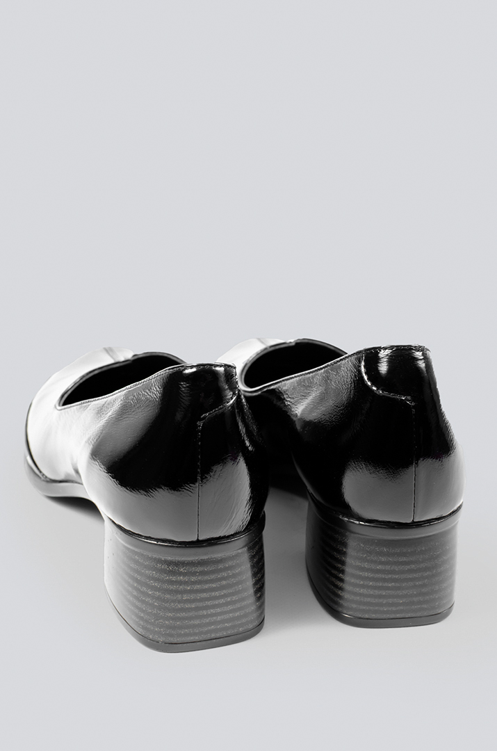 Туфлі чорні лакові на підборах великих розмірів