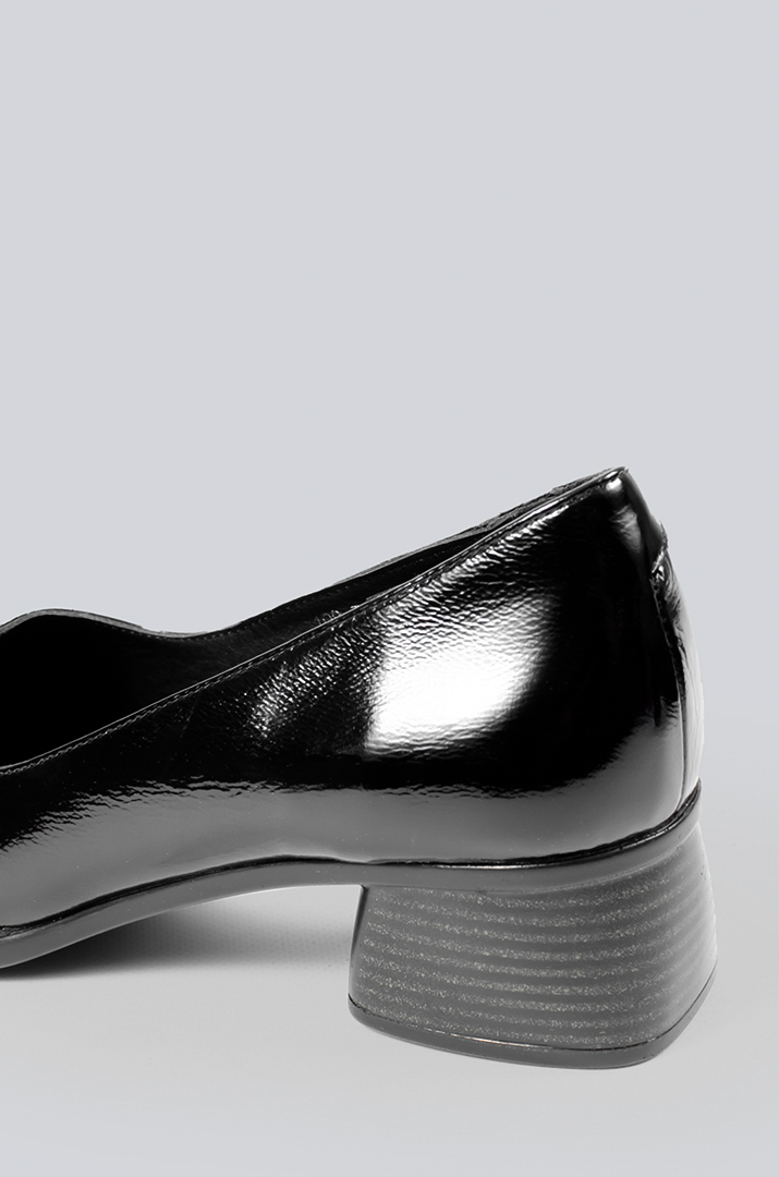 Туфлі чорні лакові на підборах великих розмірів