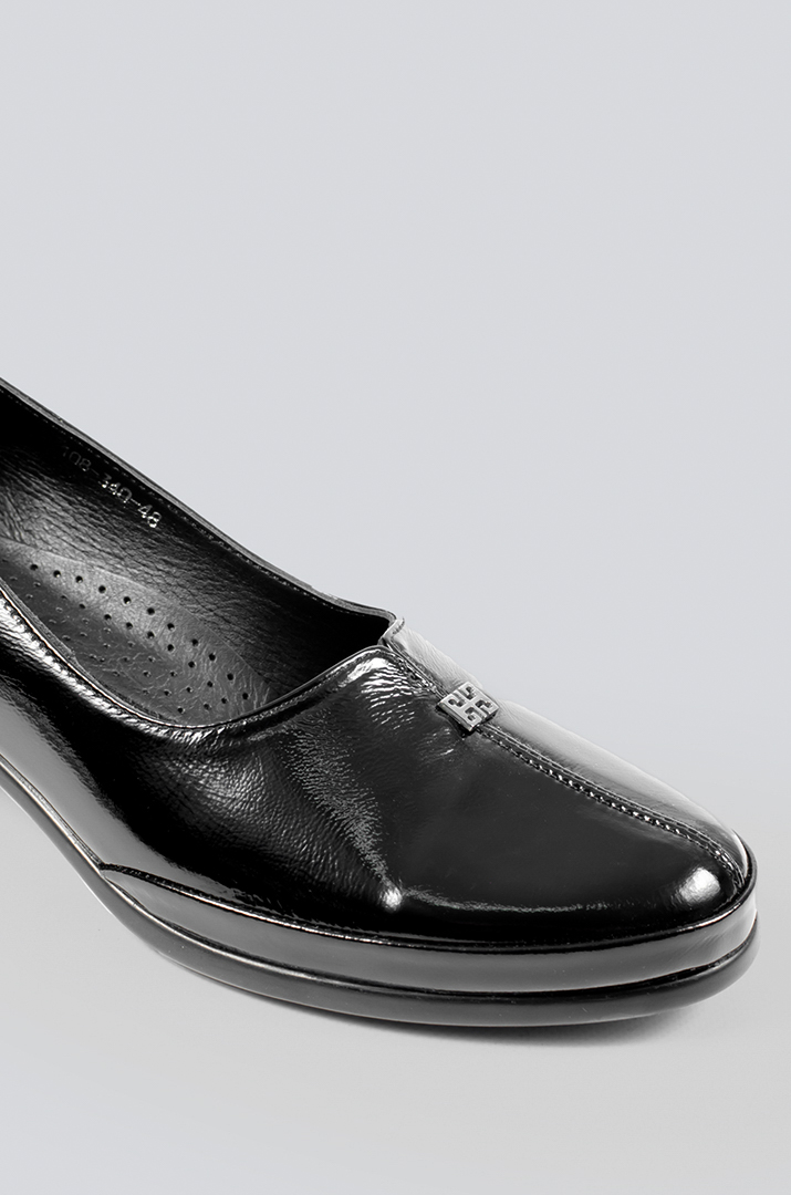 Туфлі чорні лакові на підборах великих розмірів