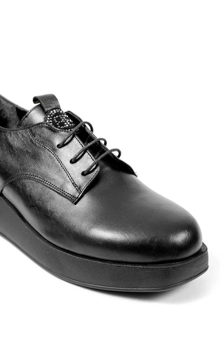 Туфлі шкіряні чорні на шнурках з декором із стразів великих розмірів