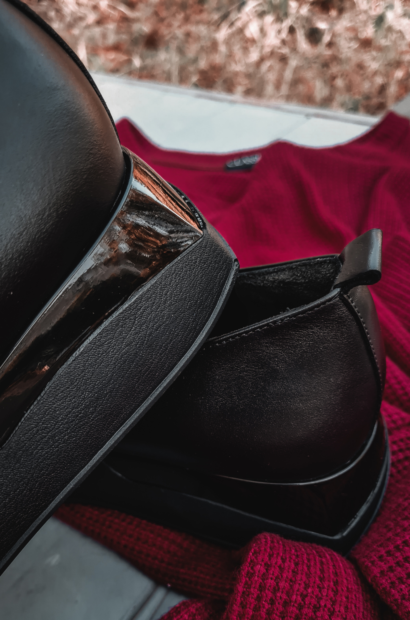 Туфлі шкіряні на платформі з прикрасою зі стразами великих розмірів