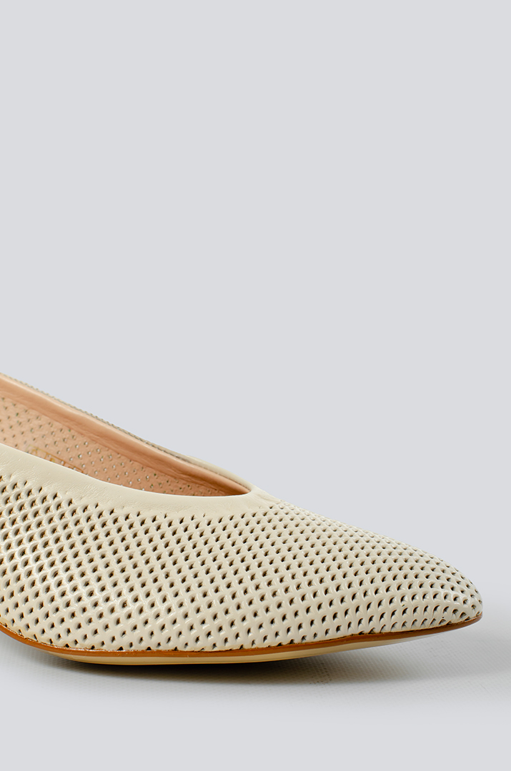 Слінгбеки бежеві з перфорацією великих розмірів