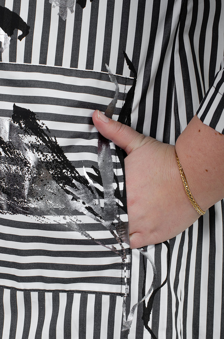 Туніка в смужку з принтом із сріблом великих розмірів