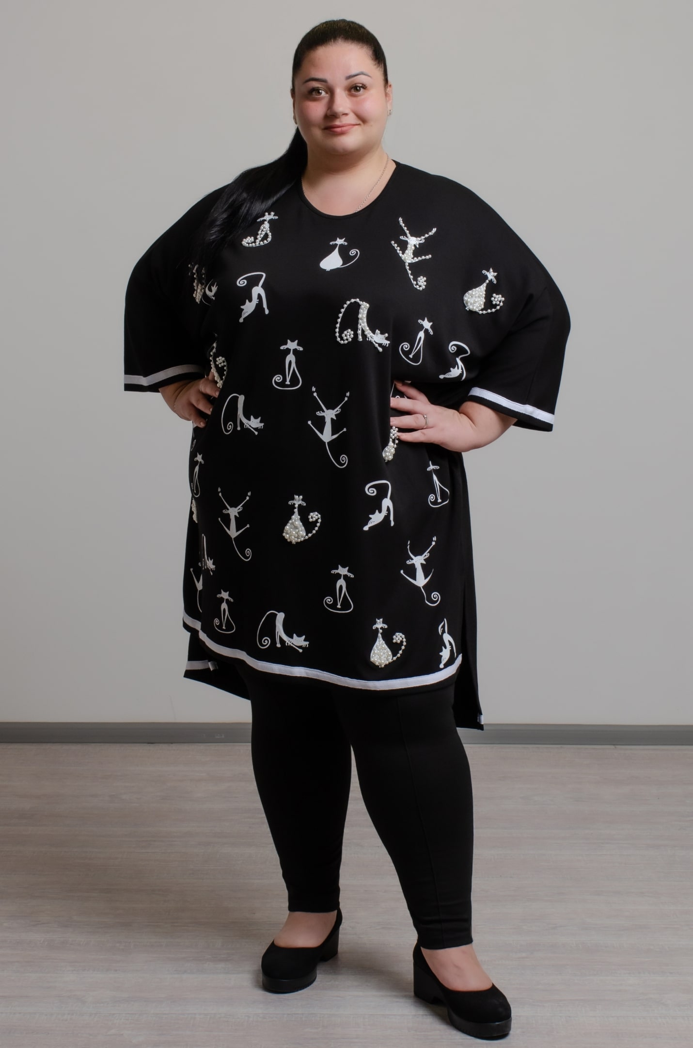 Туніка трикотажна з прикрасами великих розмірів