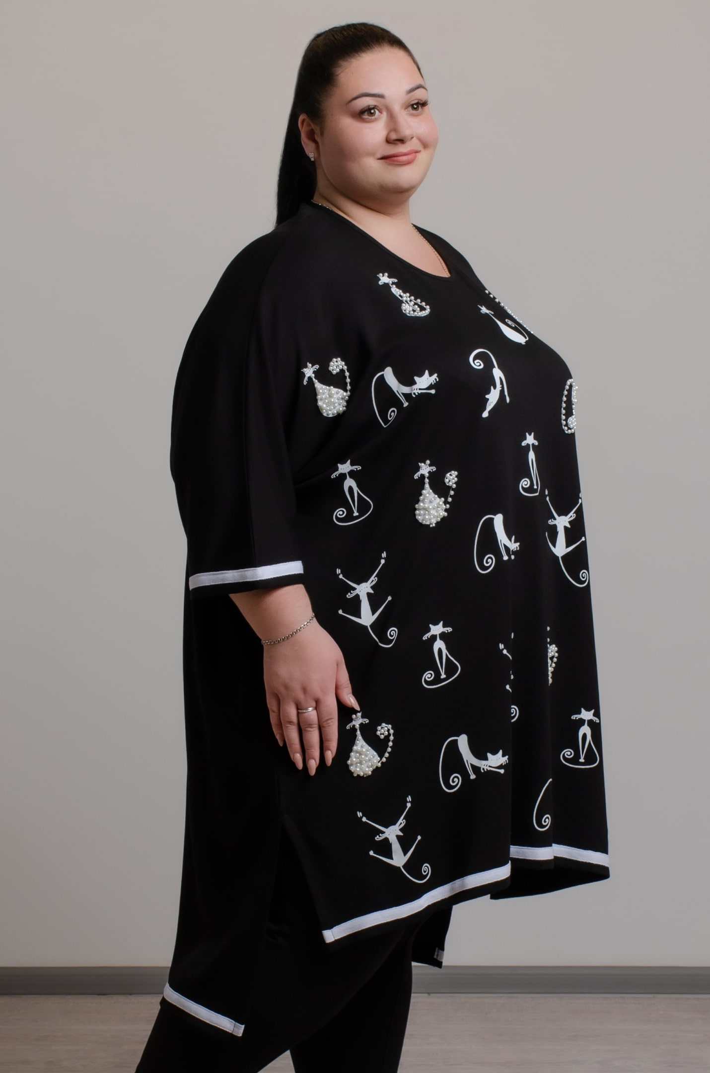 Туніка трикотажна з прикрасами великих розмірів