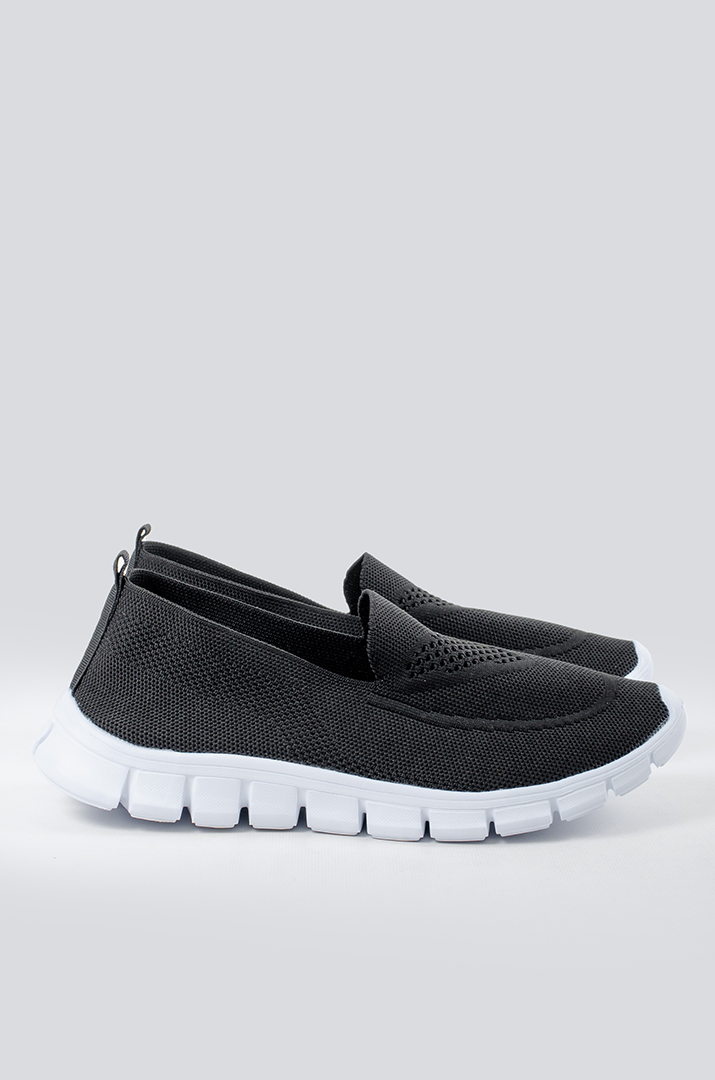 Туфлі в різних кольорах великих розмірів