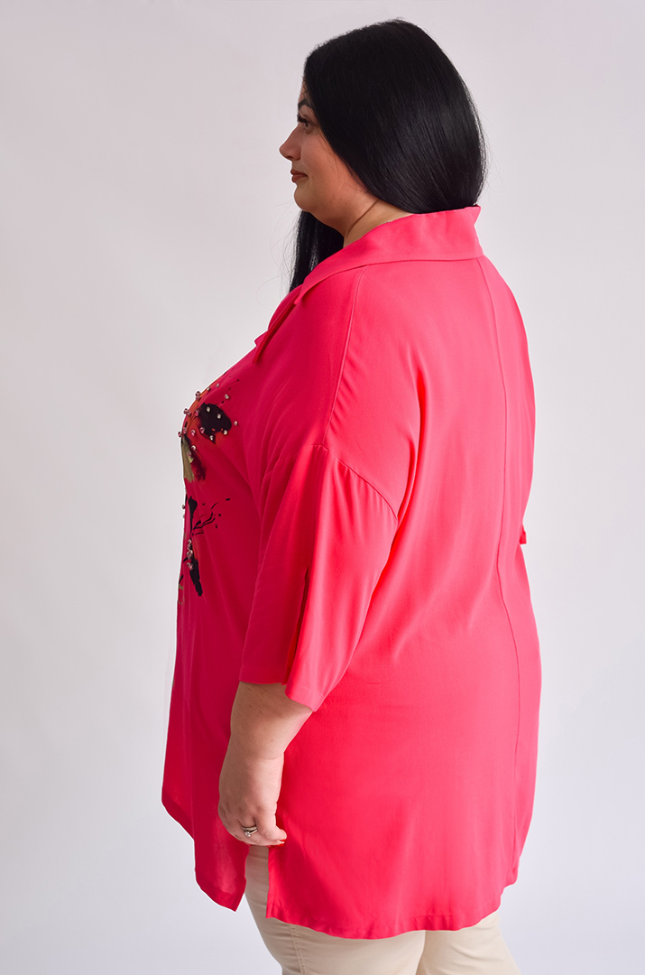 Туніка з золотавим принтом і декоративним коміром великих розмірів