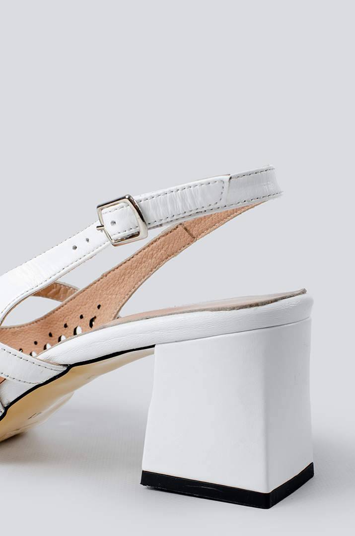 Туфлі білі з перфорацією на підборах великих розмірів