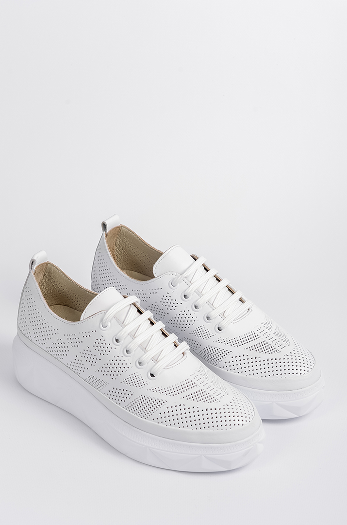 Білі туфлі із перфорованої шкіри великих розмірів