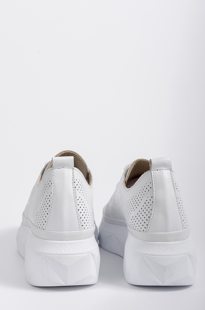 Білі туфлі із перфорованої шкіри великих розмірів