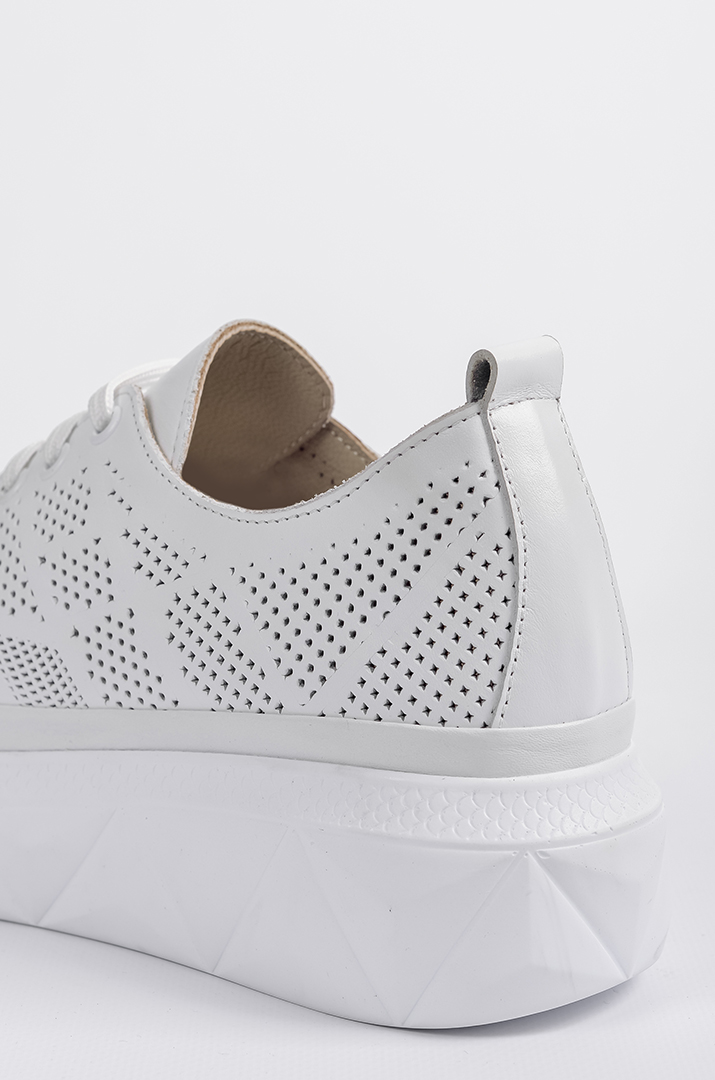 Білі туфлі із перфорованої шкіри великих розмірів