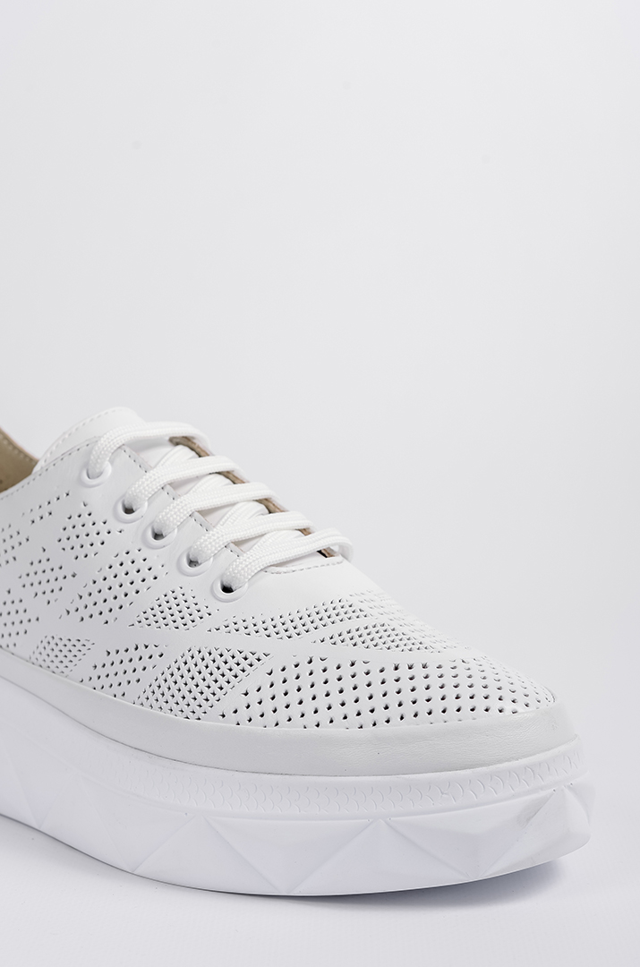 Білі туфлі із перфорованої шкіри великих розмірів