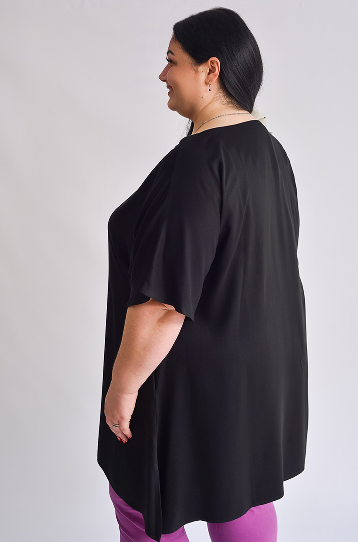 Туніка чорна з декором - квіти великих розмірів