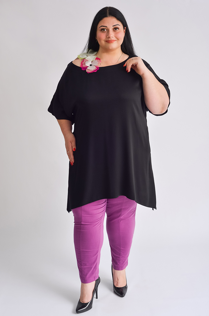 Туніка чорна з декором - квіти великих розмірів