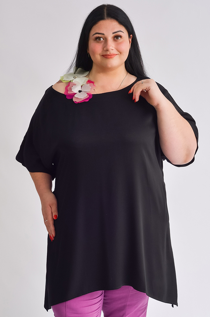 Туніка чорна з декором - квіти великих розмірів