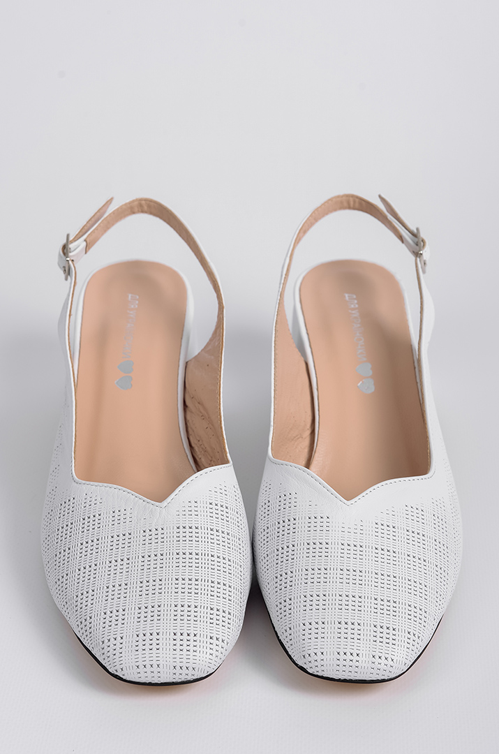 Елегантні білі туфлі великих розмірів