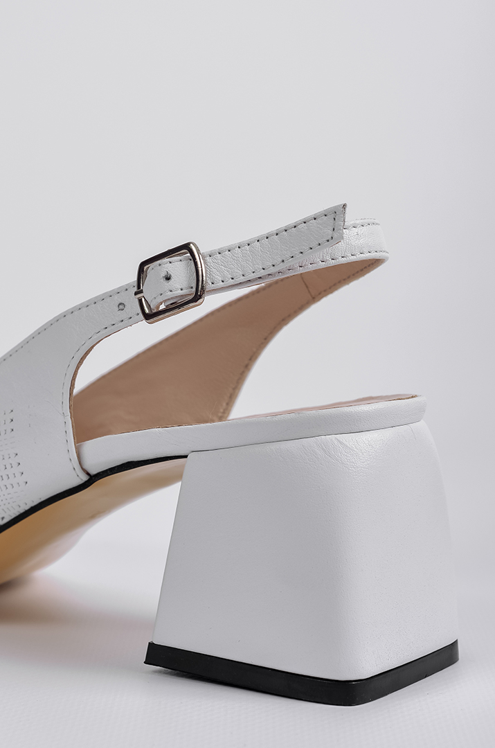 Елегантні білі туфлі великих розмірів