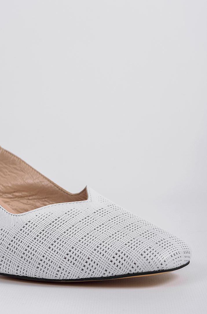 Елегантні білі туфлі великих розмірів