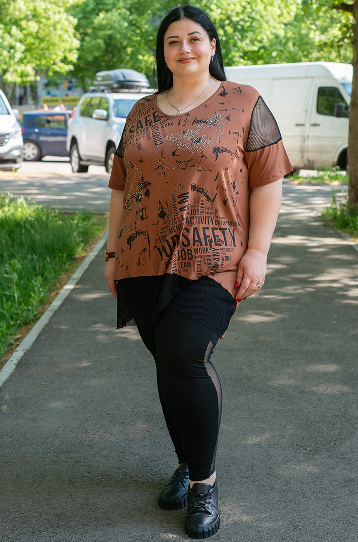 Туніка з сіткою і стразами великих розмірів