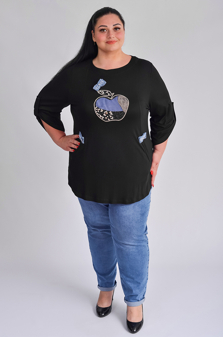 Туника черного цвета с декоративной аппликацией больших размеров