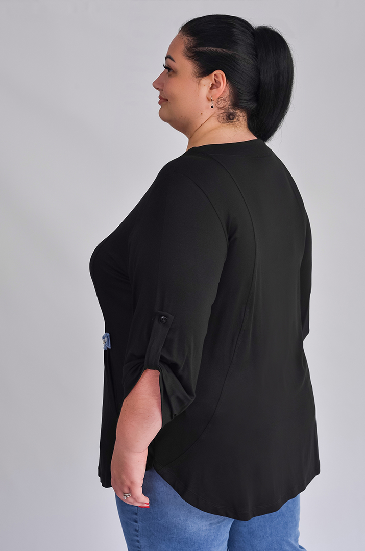 Туника черного цвета с декоративной аппликацией больших размеров