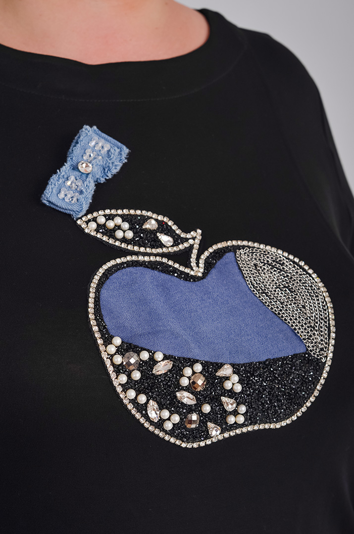 Туника черного цвета с декоративной аппликацией больших размеров