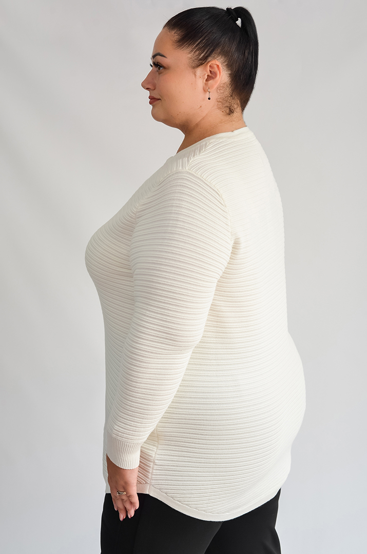 Туніка з рельєфною в’язкою і декоративною прикрасою великих розмірів