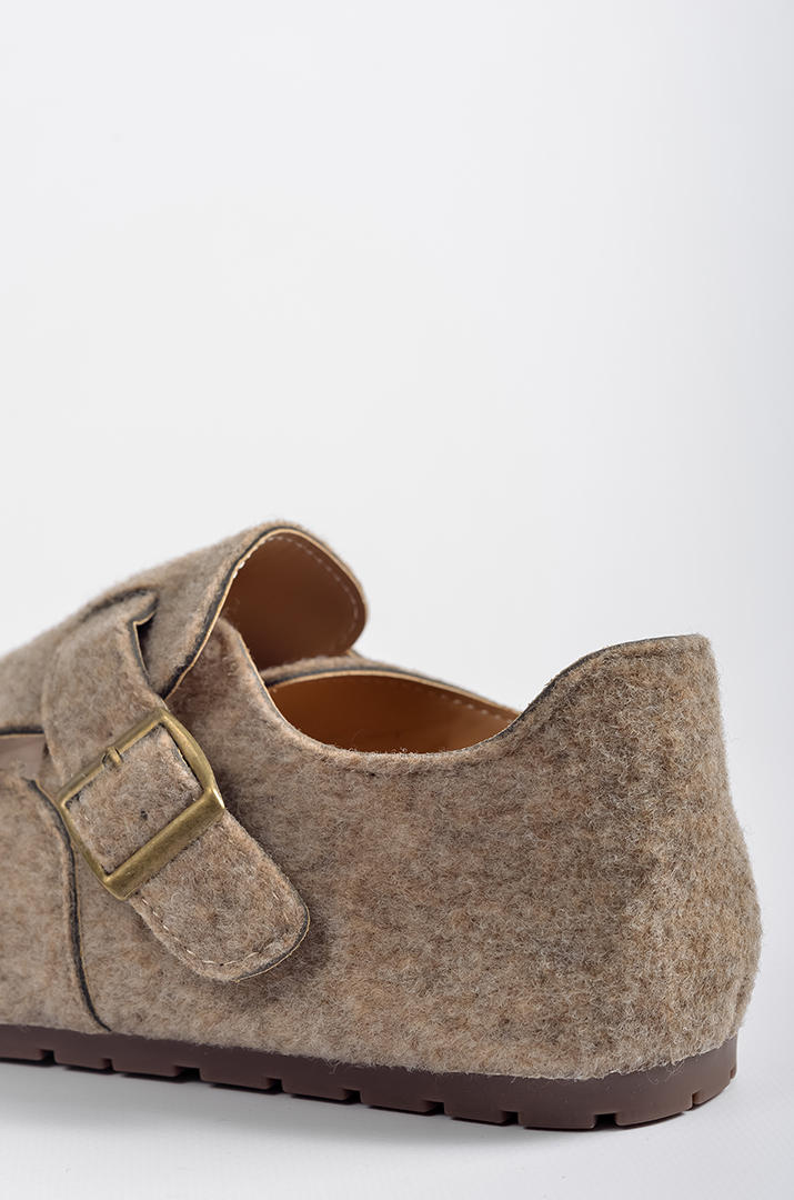 Туфли на низкой танкетке с широким ремешком больших размеров