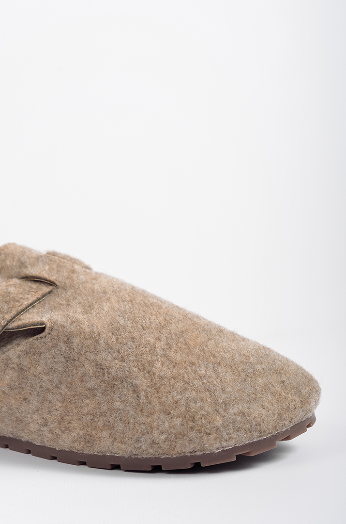 Туфли на низкой танкетке с широким ремешком больших размеров