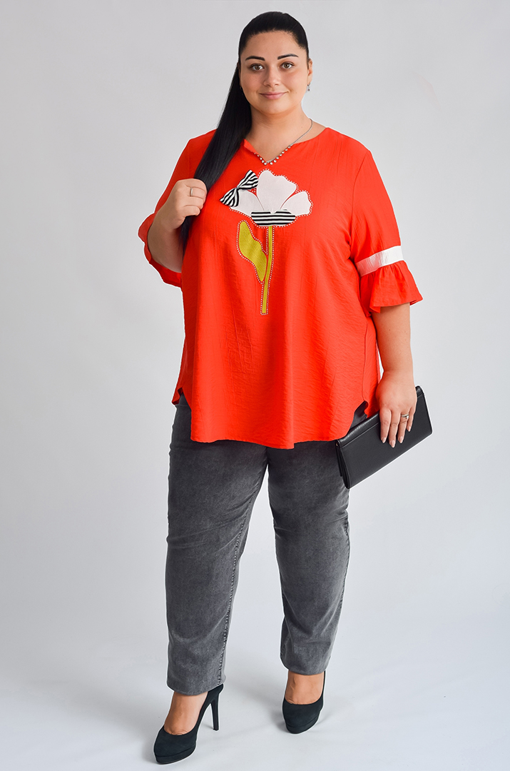 Туніка з декоративною квіткою і контрастними вставками великих розмірів