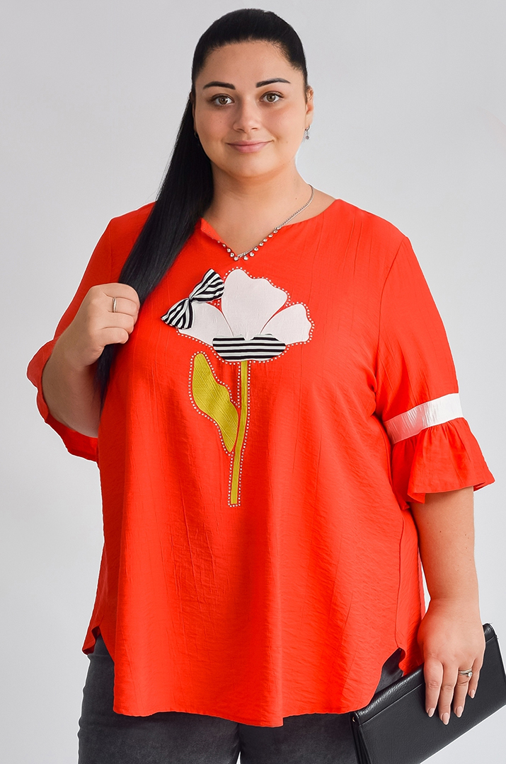 Туніка з декоративною квіткою і контрастними вставками великих розмірів