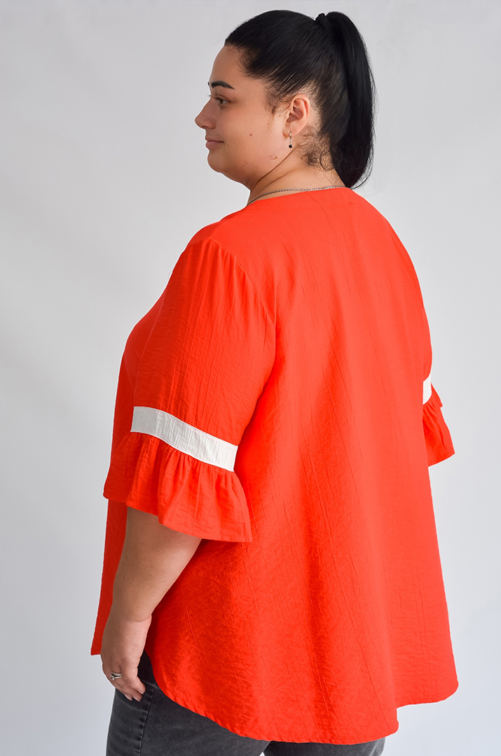 Туніка з декоративною квіткою і контрастними вставками великих розмірів