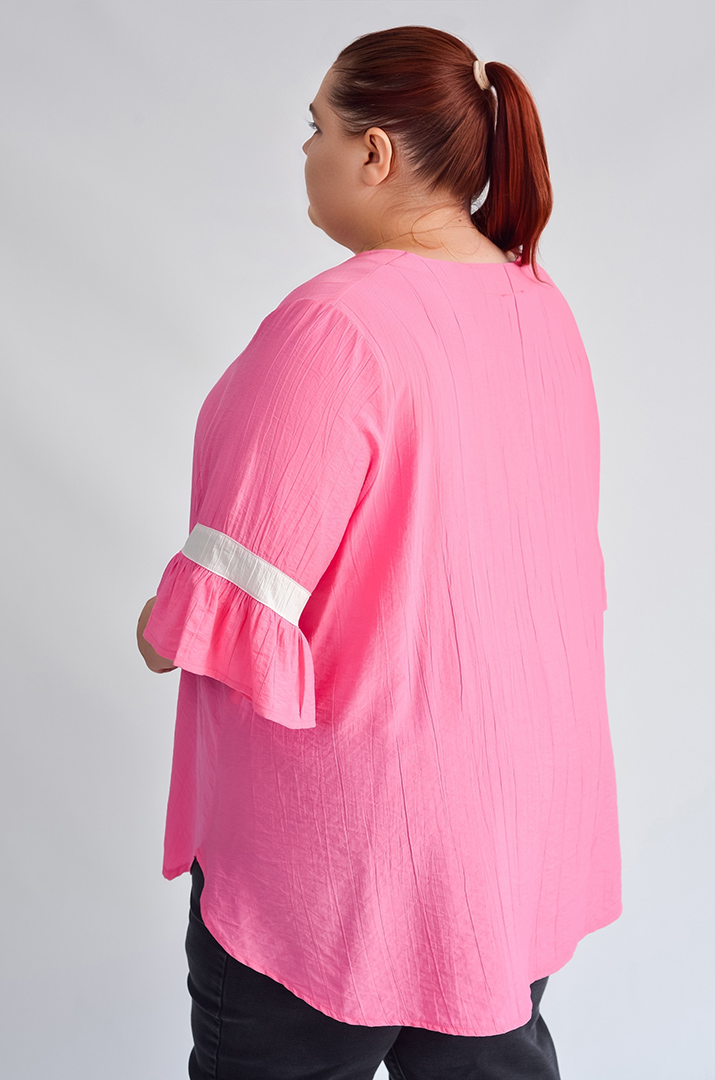 Туніка з декоративною квіткою і контрастними вставками великих розмірів