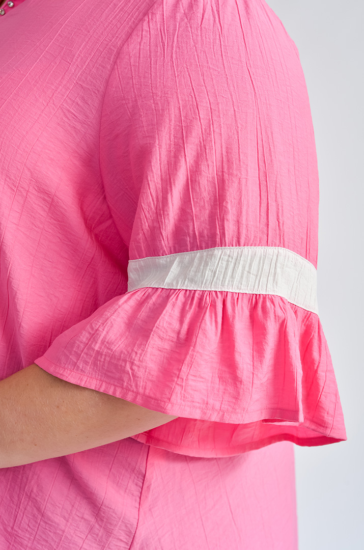 Туніка з декоративною квіткою і контрастними вставками великих розмірів