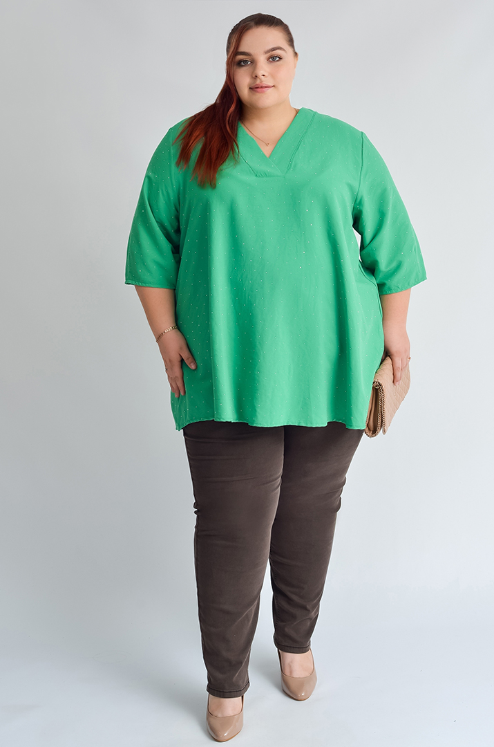 Туника зеленого цвета с декоративными стразами больших размеров