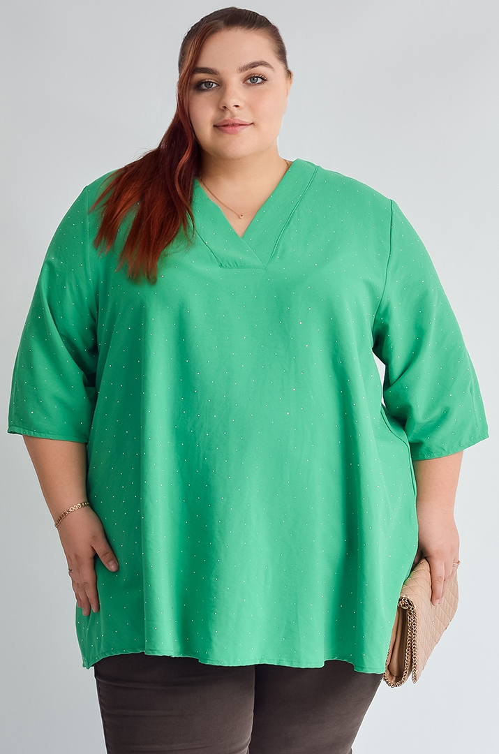 Туника зеленого цвета с декоративными стразами больших размеров