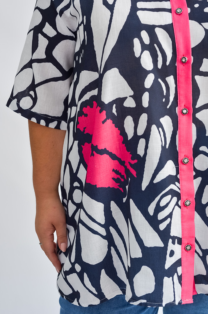 Туніка з абстрактним принтом та рожевими акцентами великих розмірів