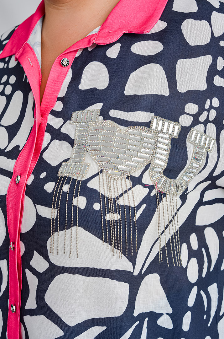 Туніка з абстрактним принтом та рожевими акцентами великих розмірів