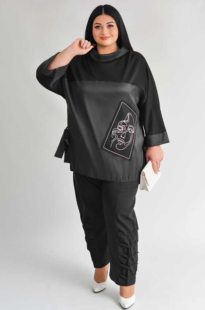 Туніка коротка з контрастним контурним малюнком великих розмірів