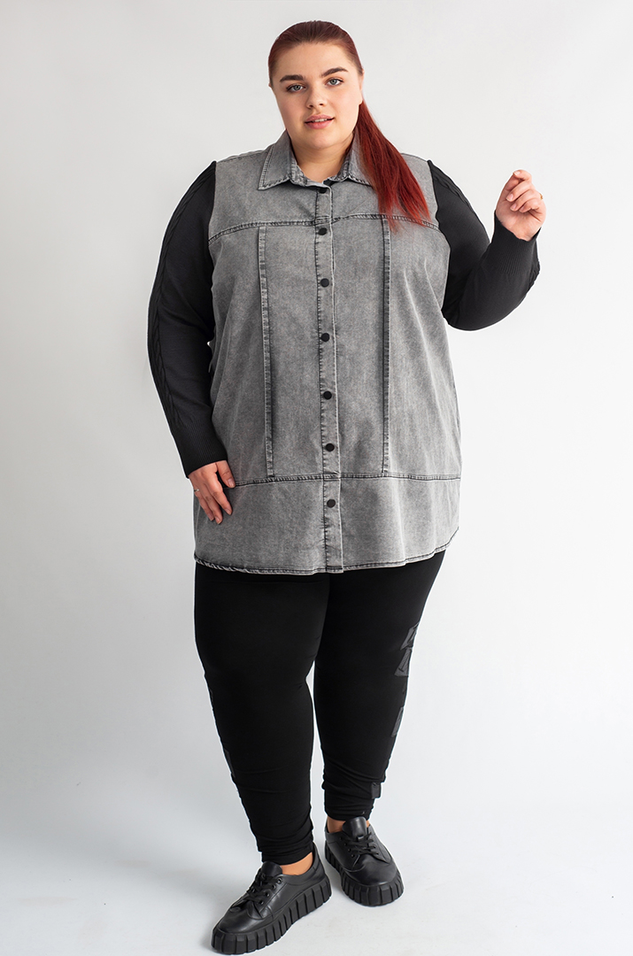Сіра коротка туніка-сорочка з контрастними рукавами великих розмірів
