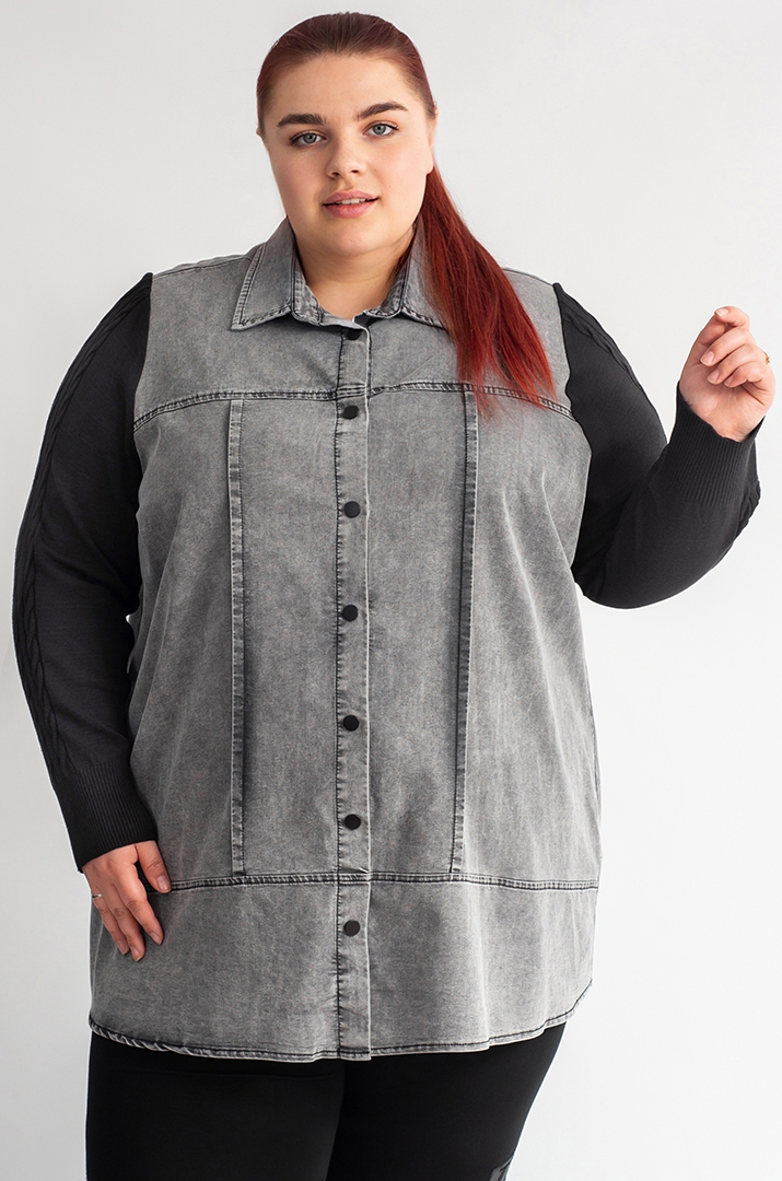 Сіра коротка туніка-сорочка з контрастними рукавами великих розмірів