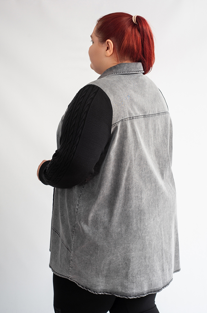 Сіра коротка туніка-сорочка з контрастними рукавами великих розмірів