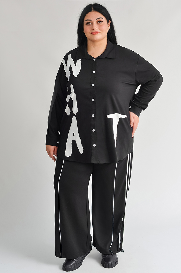 Туніка-сорочка з контрастним написом та ґудзиками великих розмірів