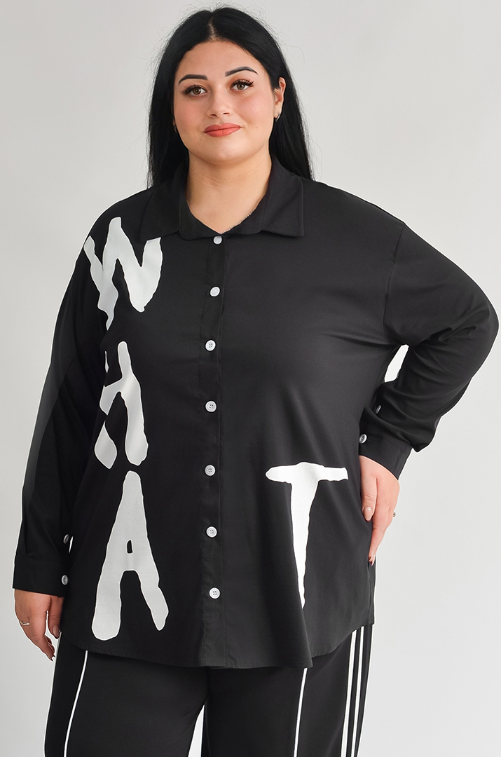 Туніка-сорочка з контрастним написом та ґудзиками великих розмірів