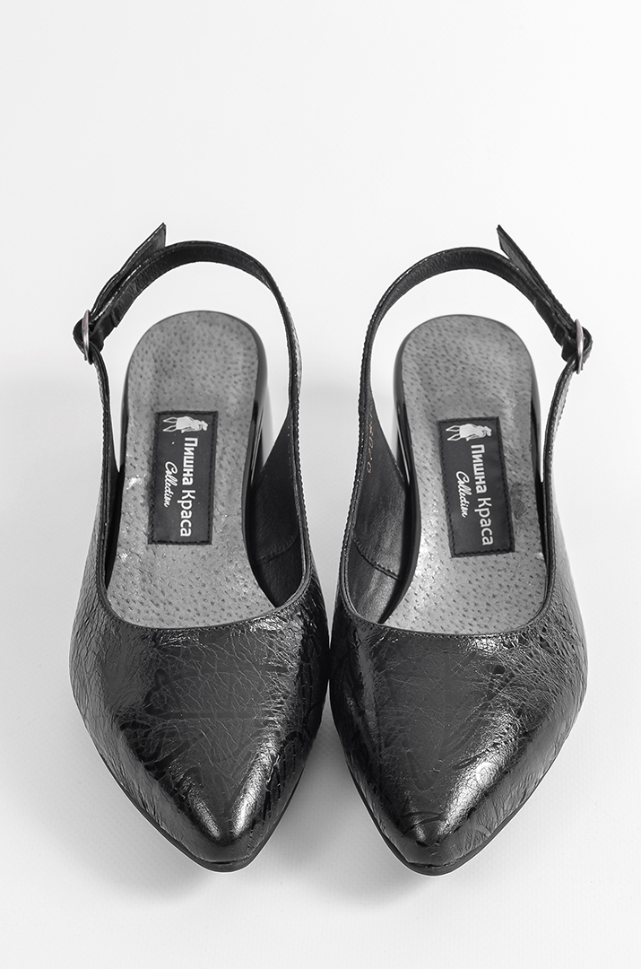 Чорні туфлі на підборах з лакованим візерунком великих розмрів