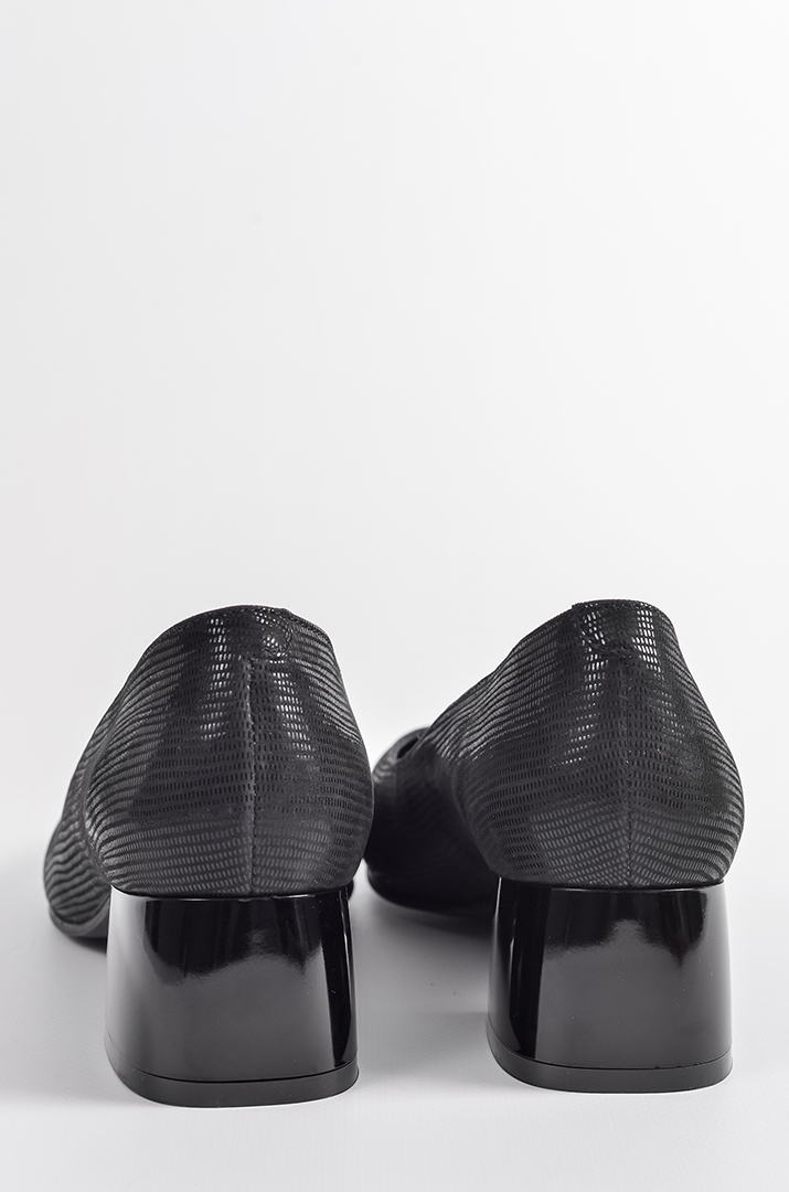 Туфлі-лодочки з фактурним візерунком в чорному кольорі великих розмірів