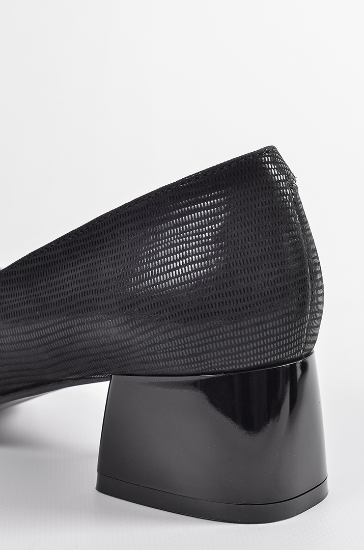 Туфлі-лодочки з фактурним візерунком в чорному кольорі великих розмірів