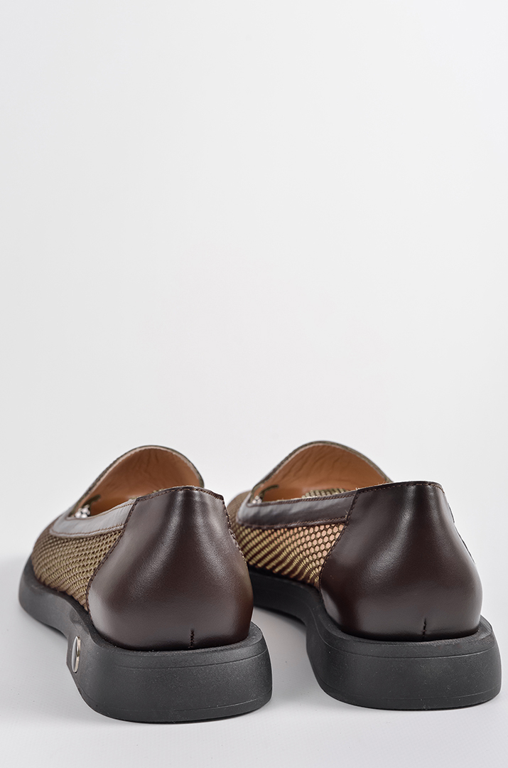 Туфлі в шоколадному кольорі зі шкіряними деталями та сітчастим верхом великих розмірів