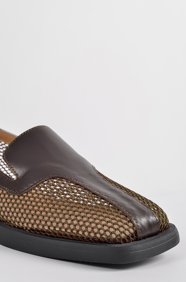 Туфлі в шоколадному кольорі зі шкіряними деталями та сітчастим верхом великих розмірів